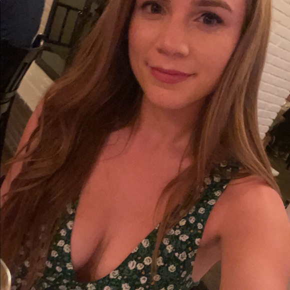 Meet your Posher, Cindy - Picture 3 of 7